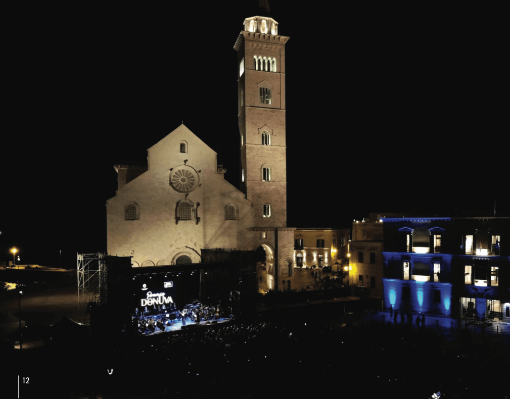 Particolare del palco in Piazza Duomo a Trani, nel 2021.