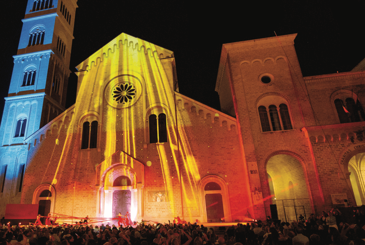 Il videomapping sulla facciata della basilica di San Giuseppe.